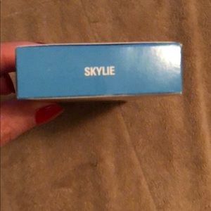 Kylie Cosmetics Makeup - Kylie matte liquid lipstick & lip liner, skylie Kylie Cosmetics Makeup - Kylie matte liquid lipstick & lip liner, skylie